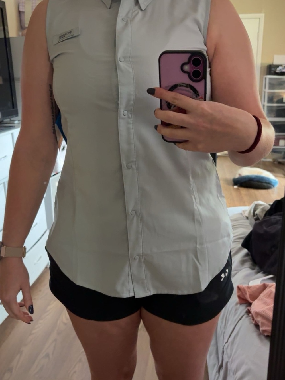 Columbia Women's Light Gray Sleeveless Button-Down Outdoor Shirt - Picture 5 of 5
